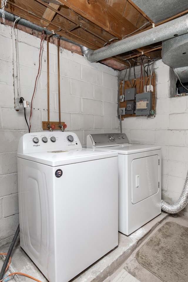 1633 1st St N, Fargo, ND 58102 - laundry room featuring independent washer and dryer and electric panel