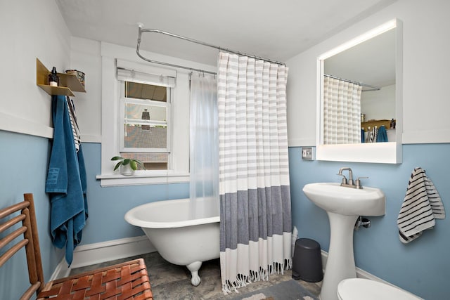 1144 Abell St, Saint Paul, MN 55117 - full bath with a freestanding tub, baseboards, and toilet