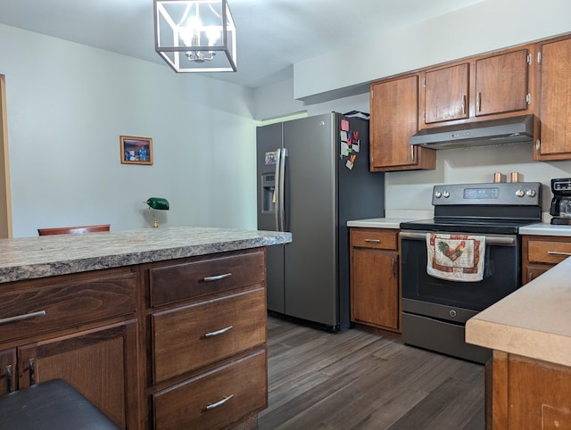 702 Hills Ln, Albert Lea, MN 56007 - kitchen featuring under cabinet range hood, stainless steel appliances, dark wood-style flooring, and light countertops