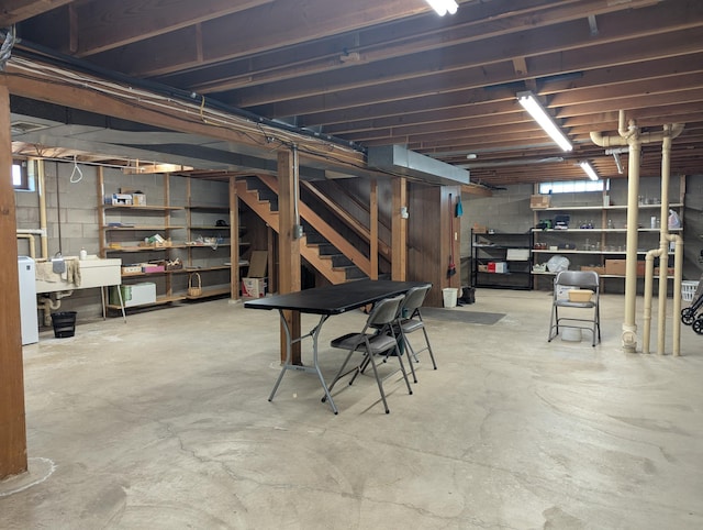 702 Hills Ln, Albert Lea, MN 56007 - below grade area with plenty of natural light and washer / dryer