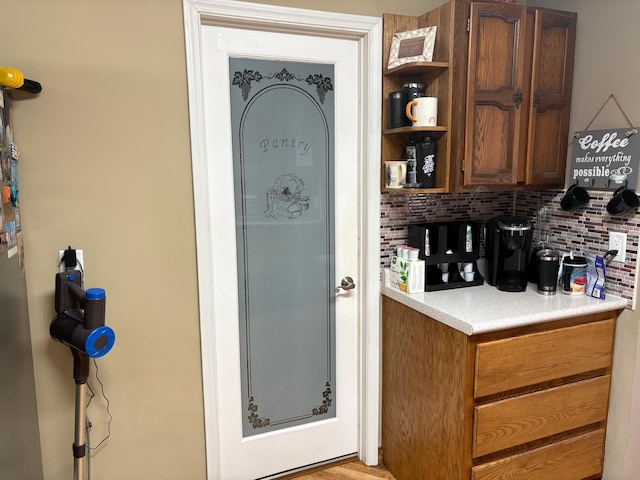 505 Lindquist St W, Onamia, MN 56359 - bar area featuring backsplash
