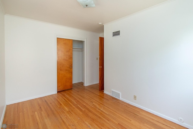 1614 2nd St N, Fargo, ND 58102 - unfurnished bedroom with ornamental molding, light wood-style flooring, baseboards, and a closet
