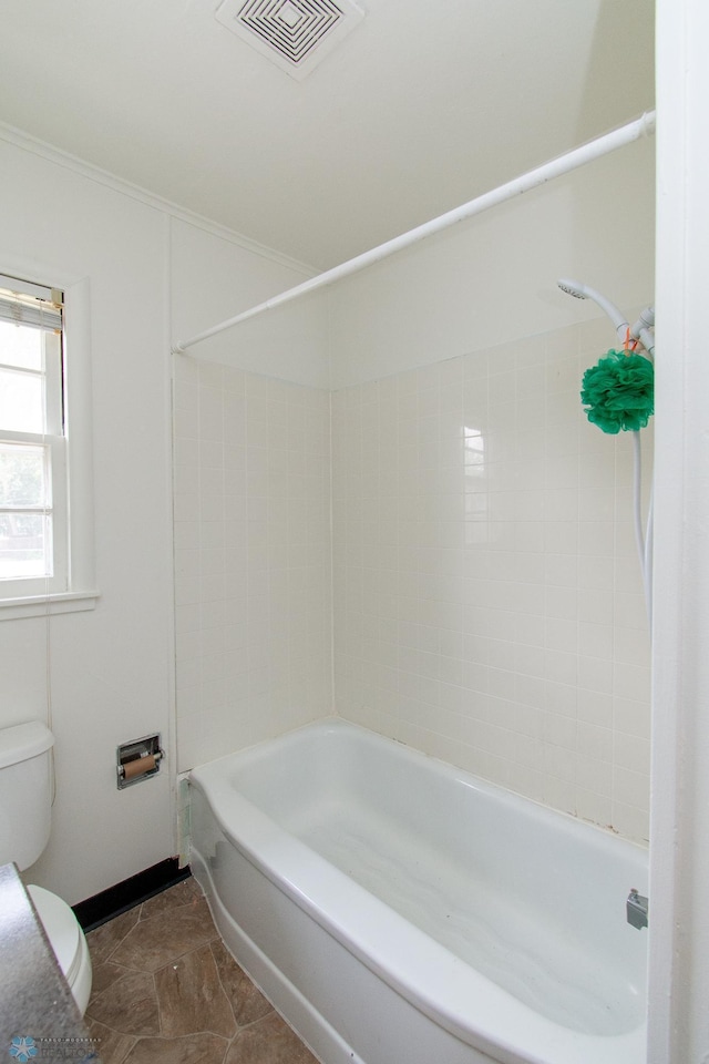 1614 2nd St N, Fargo, ND 58102 - bathroom featuring toilet, shower / tub combination, baseboards, and crown molding