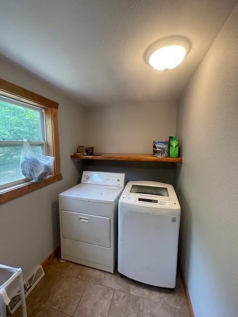 806 Central Ave N, Park Rapids, MN 56470 - washroom featuring independent washer and dryer and baseboards