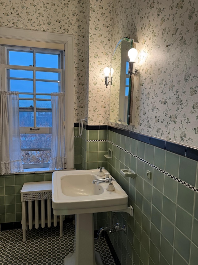 2615 Park Ave Unit 320, Minneapolis, MN 55407 - bathroom featuring wallpapered walls, a wainscoted wall, and tile walls