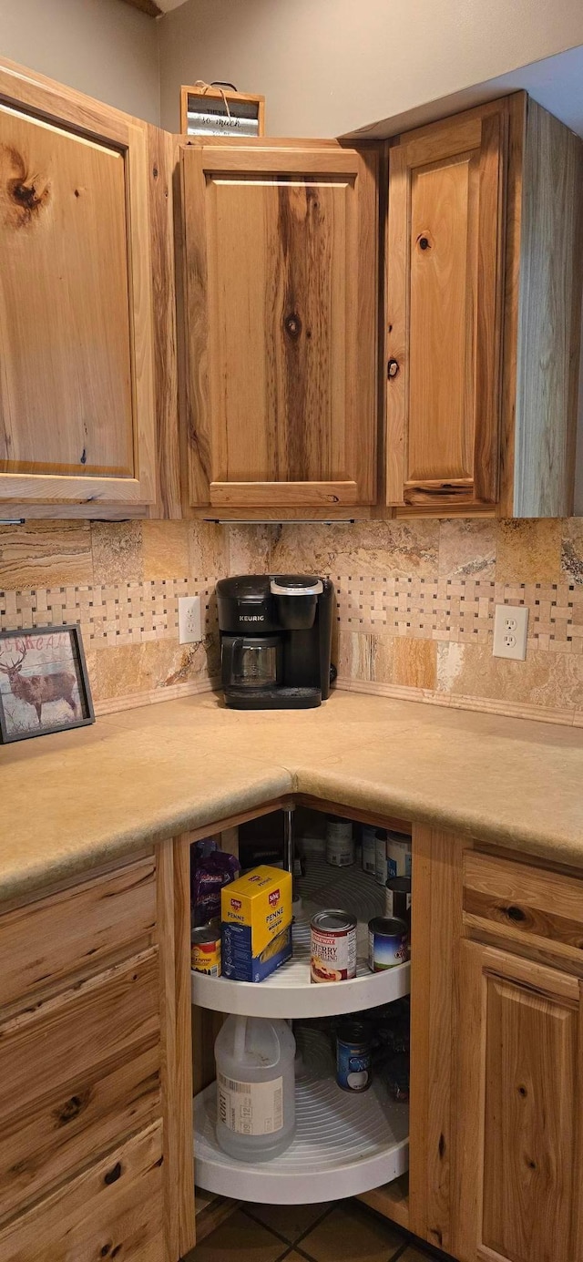 526 Mound St, Owatonna, MN 55060 - kitchen featuring backsplash and light countertops
