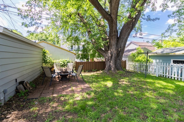 1023 Avon St N, Saint Paul, MN 55103 - fenced yard featuring an outdoor fire pit and a patio