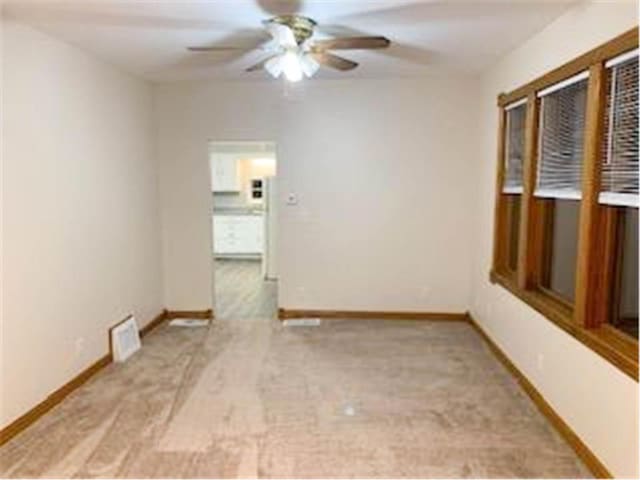 587 Bay St, Saint Paul, MN 55102 - empty room featuring ceiling fan and carpet
