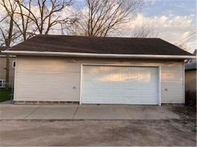 587 Bay St, Saint Paul, MN 55102 - view of detached garage