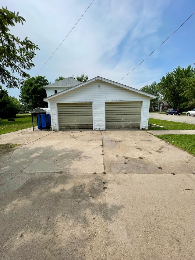 506 3rd St SW, Wadena, MN 56482 - view of detached garage