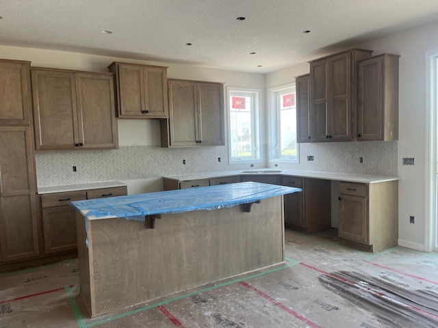 6640 Wolfberry Curv, Minnetrista, MN 55331 - kitchen featuring decorative backsplash, a center island, and a kitchen bar