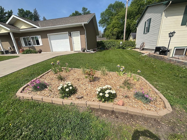 420 14th St, Brainerd, MN 56401 - view of grassy yard with a garage and concrete driveway