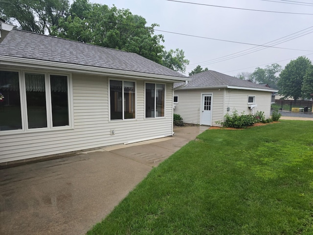 415 9th St N, Cannon Falls, MN 55009 - back of property featuring a shingled roof and a yard