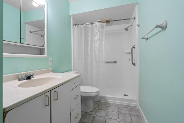 3553 Dupont Ave S, Minneapolis, MN 55408 - full bath featuring vanity, curtained shower, toilet, and tile patterned flooring