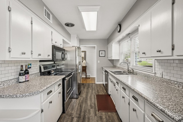 611 Sumter Ave S, Golden Valley, MN 55426 - kitchen with stainless steel appliances, dark wood-style floors, and backsplash