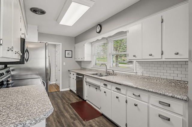611 Sumter Ave S, Golden Valley, MN 55426 - kitchen featuring stainless steel appliances, dark wood finished floors, light countertops, and backsplash