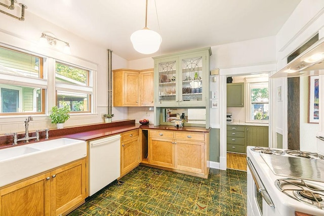 1311 Monroe St NE, Minneapolis, MN 55413 - kitchen featuring white appliances, a sink, healthy amount of natural light, and dark flooring