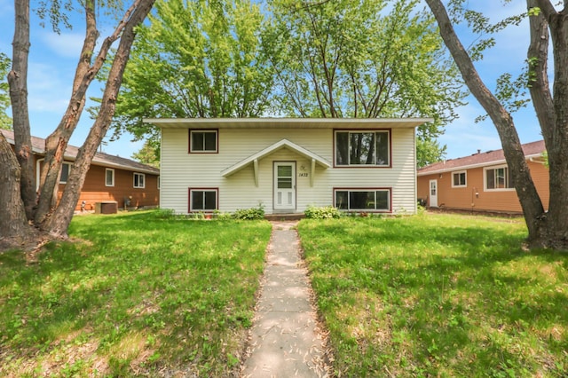 1432 11th Ave N, Saint Cloud, MN 56303 - bi-level home with a front lawn and central AC