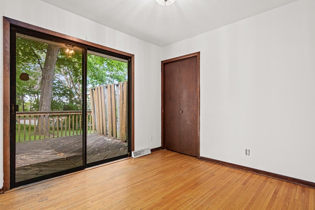 5421 Church Rd, Mound, MN 55364 - unfurnished room featuring baseboards and light wood-type flooring