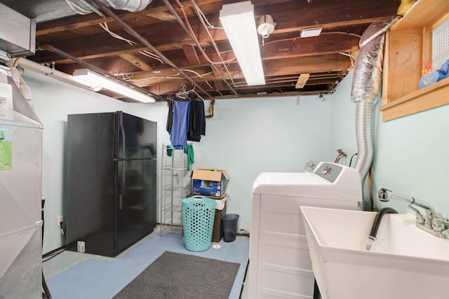 246 Griggs St S, Saint Paul, MN 55105 - laundry area with washing machine and clothes dryer