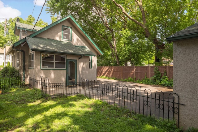 246 Griggs St S, Saint Paul, MN 55105 - view of front facade with stucco siding and a shingled roof