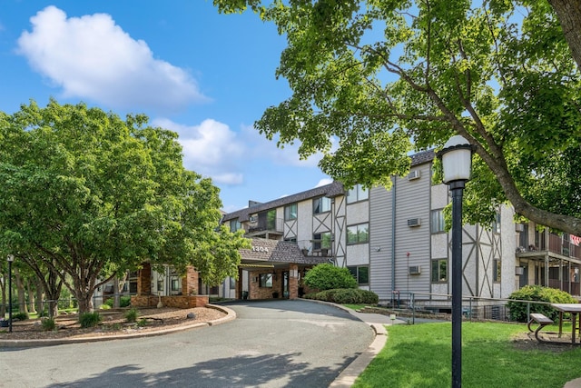 1304 Medicine Lake Dr Unit 112, Plymouth, MN 55441 - photo 1