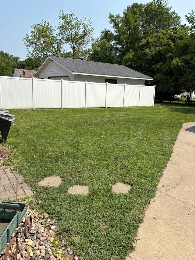613 13th St SW, Willmar, MN 56201 - view of yard