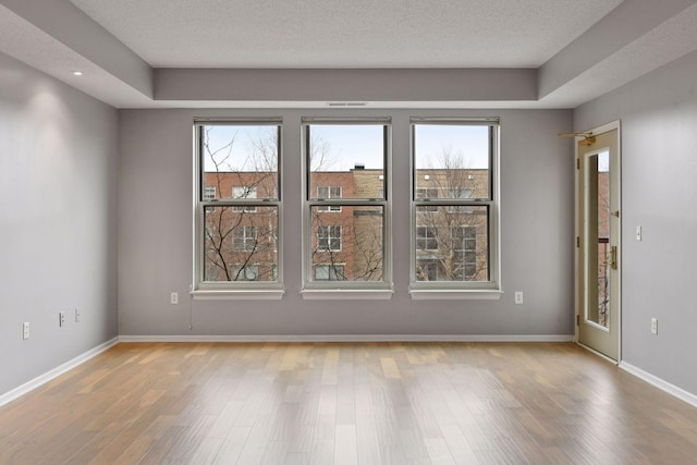 560 2nd St Unit 302, Minneapolis, MN 55401 - empty room featuring wood finished floors, plenty of natural light, baseboards, and recessed lighting
