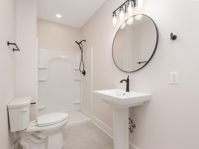 7010 Oak Ridge Rd, Corcoran, MN 55340 - bathroom featuring walk in shower, toilet, baseboards, and tile patterned flooring