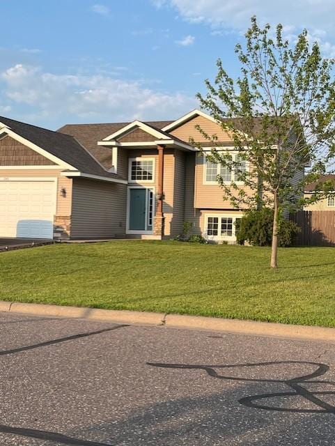 1046 Roosevelt St S, Cambridge, MN 55008 - view of front facade with a garage