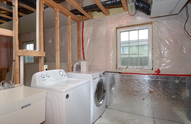 1046 Roosevelt St S, Cambridge, MN 55008 - washroom with washer and clothes dryer