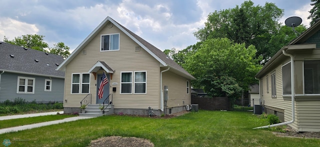 1442 11th Ave S, Fargo, ND 58103 - bungalow-style house featuring entry steps and central AC