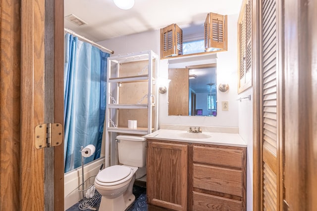 687 Jenks Ave, Saint Paul, MN 55106 - full bath featuring toilet, vanity, and shower / bath combo with shower curtain