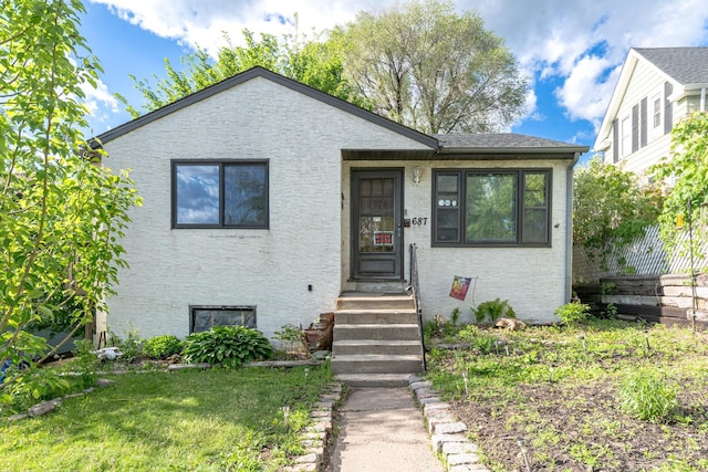 687 Jenks Ave, Saint Paul, MN 55106 - bungalow-style house with stucco siding