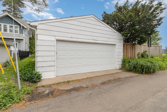 244 Macalester St, Saint Paul, MN 55105 - view of detached garage