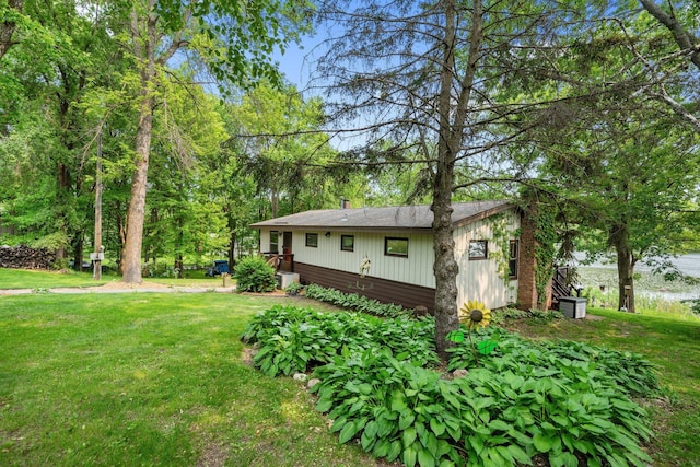597 Emmet Rd, Lynden Twp, MN 55320 - view of front of house featuring a front yard