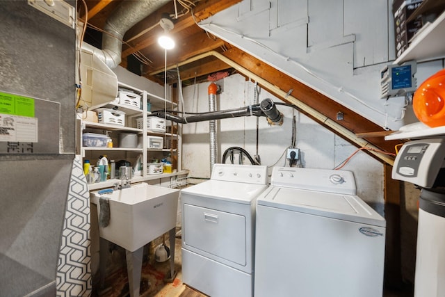 597 Emmet Rd, Lynden Twp, MN 55320 - laundry room featuring washing machine and dryer
