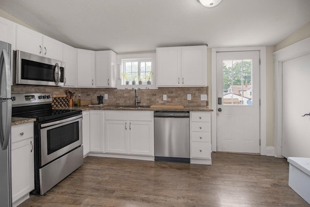 915 Cottage Ave E, Saint Paul, MN 55106 - kitchen featuring appliances with stainless steel finishes, a sink, healthy amount of natural light, and backsplash