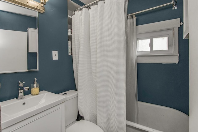 915 Cottage Ave E, Saint Paul, MN 55106 - bathroom featuring toilet and vanity