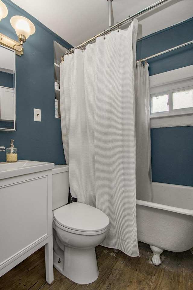 915 Cottage Ave E, Saint Paul, MN 55106 - full bath featuring wood finished floors, toilet, vanity, and a tub