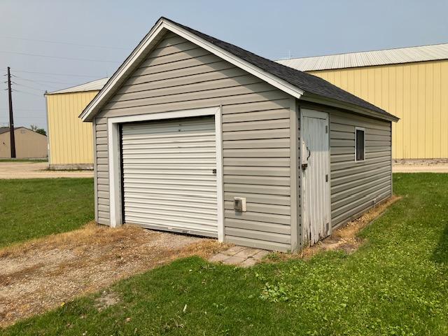 607 3rd St SW, Waseca, MN 56093 - view of detached garage