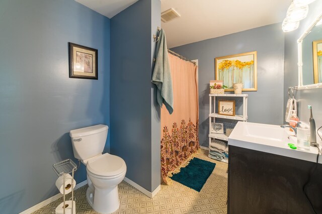 920 9th St, Rush City, MN 55069 - full bath with vanity and a shower with curtain