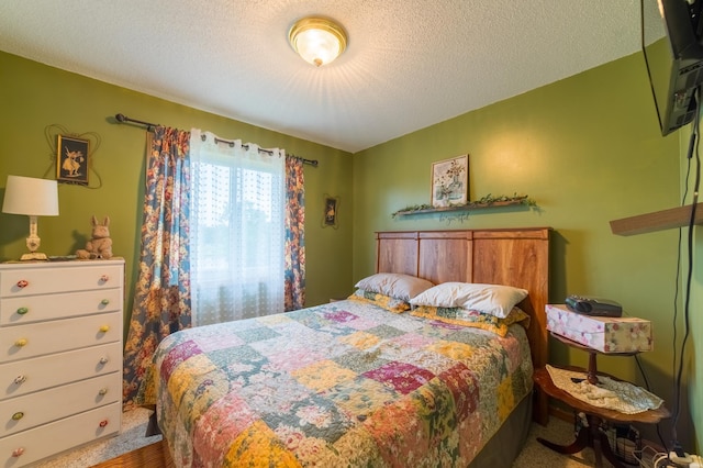920 9th St, Rush City, MN 55069 - bedroom with a textured ceiling