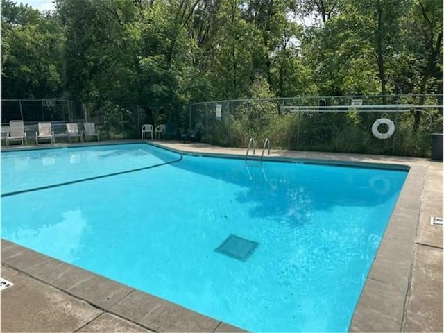 1813 Stinson Blvd, New Brighton, MN 55112 - view of community pool