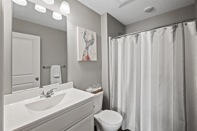 7363 146th Xing NW, Ramsey, MN 55303 - full bath with a textured ceiling, vanity, and a shower with curtain