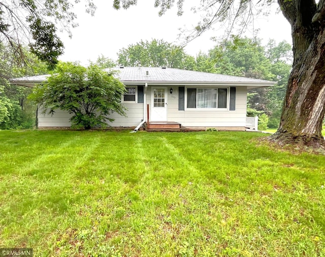 1277 Shakopee Ave E, Shakopee, MN 55379 - view of front of property with a front lawn