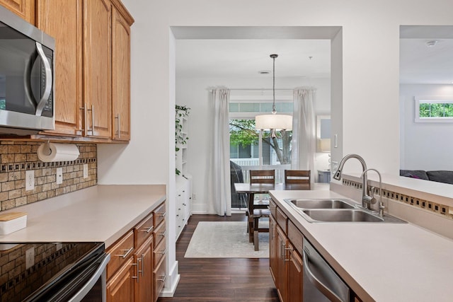 1924 Shamrock Pl, Chaska, MN 55318 - kitchen featuring stainless steel appliances, dark wood-style floors, light countertops, backsplash, and recessed lighting