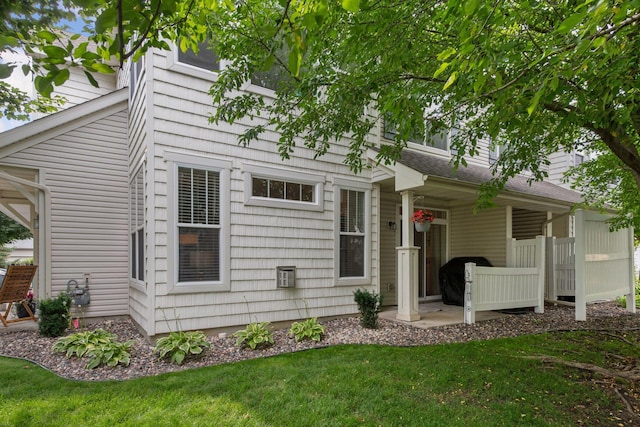 1924 Shamrock Pl, Chaska, MN 55318 - view of front of house with a front lawn