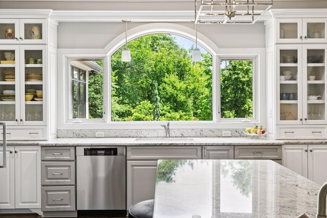 9320 Abigail Ct, Inver Grove Heights, MN 55077 - kitchen with stainless steel dishwasher, a sink, a chandelier, and plenty of natural light