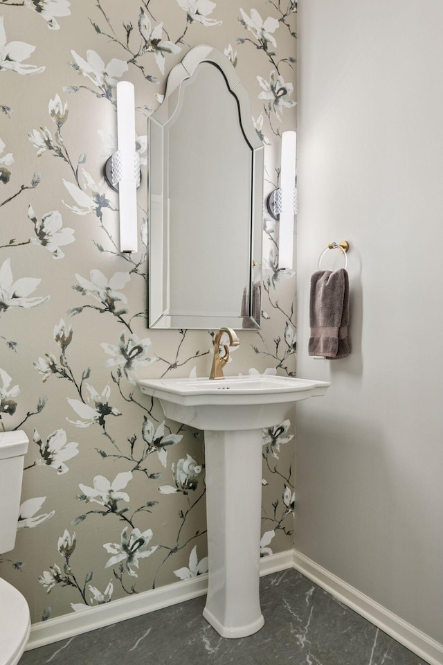 9320 Abigail Ct, Inver Grove Heights, MN 55077 - half bath featuring baseboards and toilet